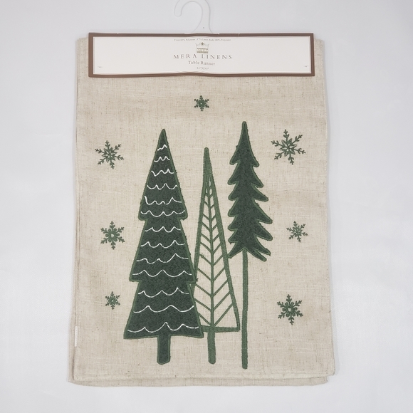 🎁 Mera Linens Table Runner Green Snow Flakes - Picture 1 of 6